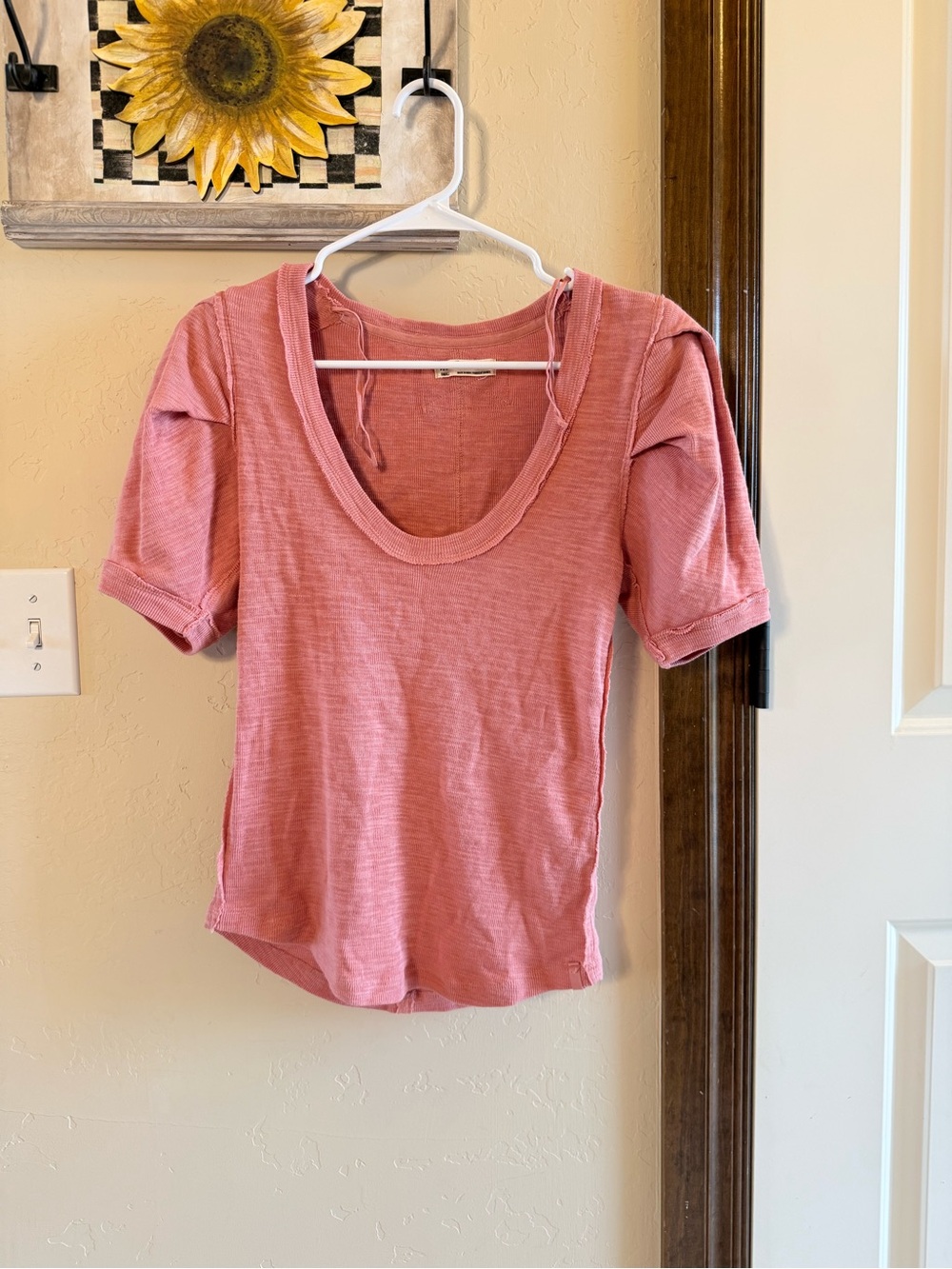 We the free puff sleeve top size small mauve pink pleats scoop neck textured